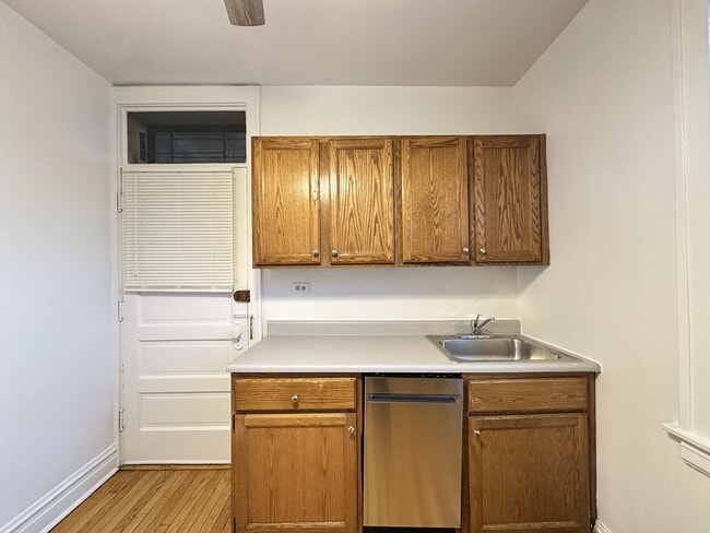 Foto del edificio - 1913 W Larchmont Ave