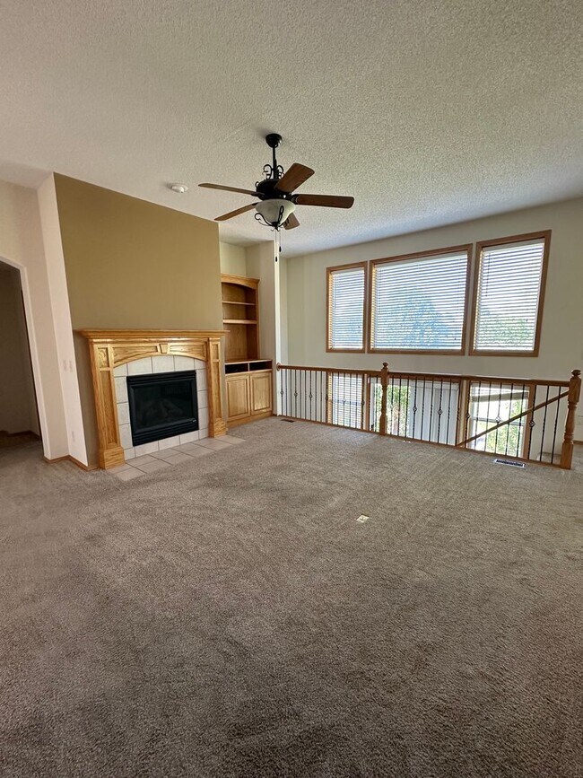 Building Photo - BEAUTIFUL 4 Bd, 3 Bath Home -  Rose Hill!
