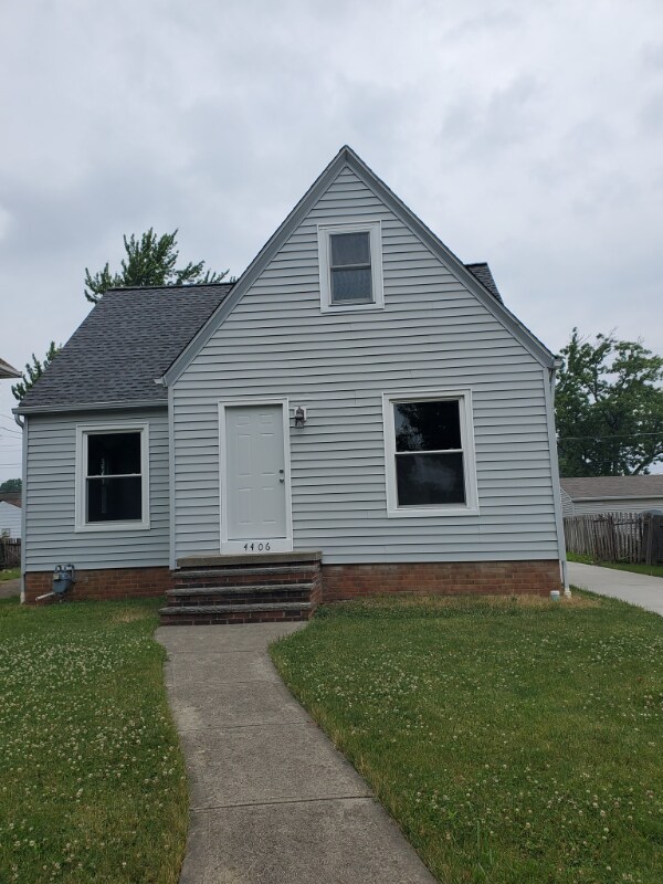 Primary Photo - 4406 Maplecrest Ave