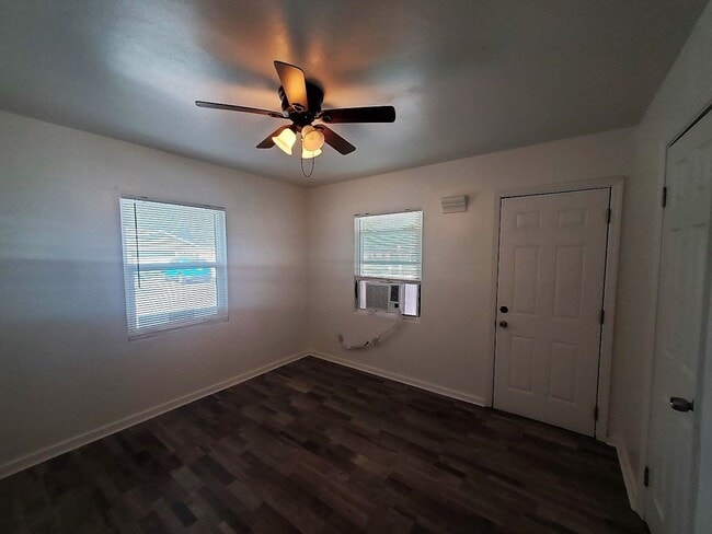 Foto del edificio - Annual Updated One Bedroom, One Bath Duplex Located in The Village of the Art