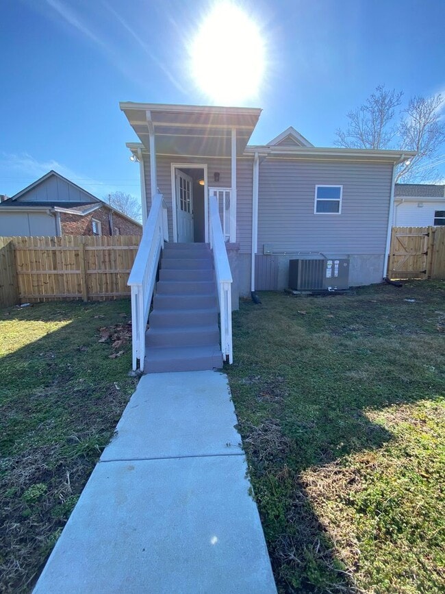 Building Photo - Four Bedroom Ranch in Elizabeth Park!