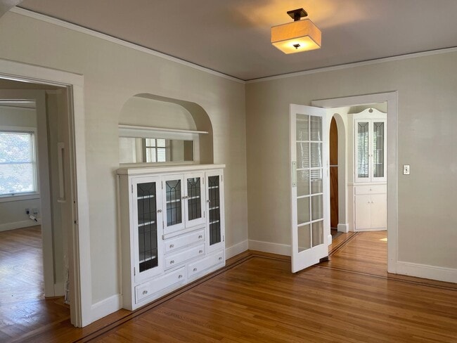 Building Photo - 2 Bedroom 1 Bathroom Home in West Tahoe Park