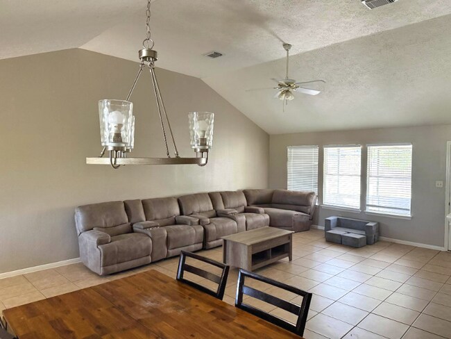 Foto del edificio - 11127 Fall Breeze Dr