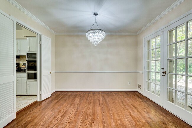 Building Photo - 8204 Mockingbird Dr