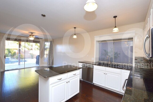 Building Photo - 922 W Sun Coast Dr