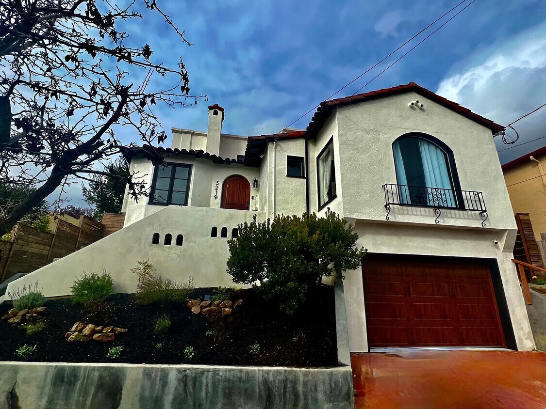 Foto principal - 3219 Kingsland Ave
