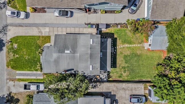 Building Photo - 4109 N Seminole Ave