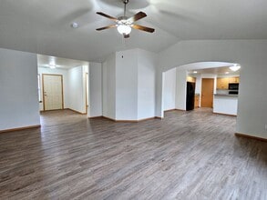 Building Photo - 474 Charbonneau Dr