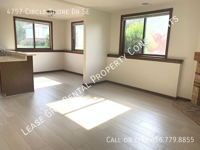 Foto del edificio - Two Bedroom Duplex in Kentwood!