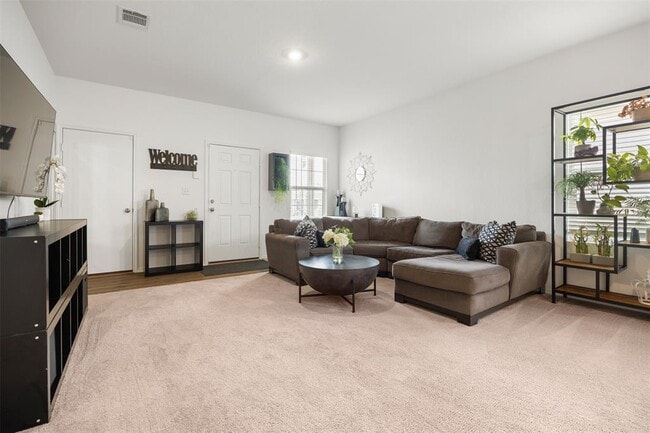 Building Photo - 257 Muscovy Dr