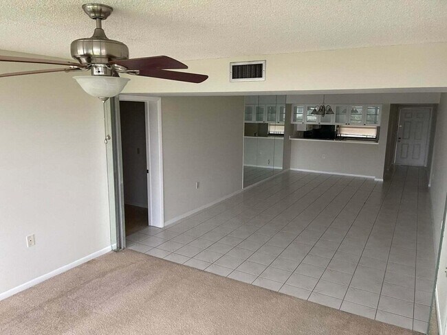Foto del edificio - 3710 Whitehall Dr