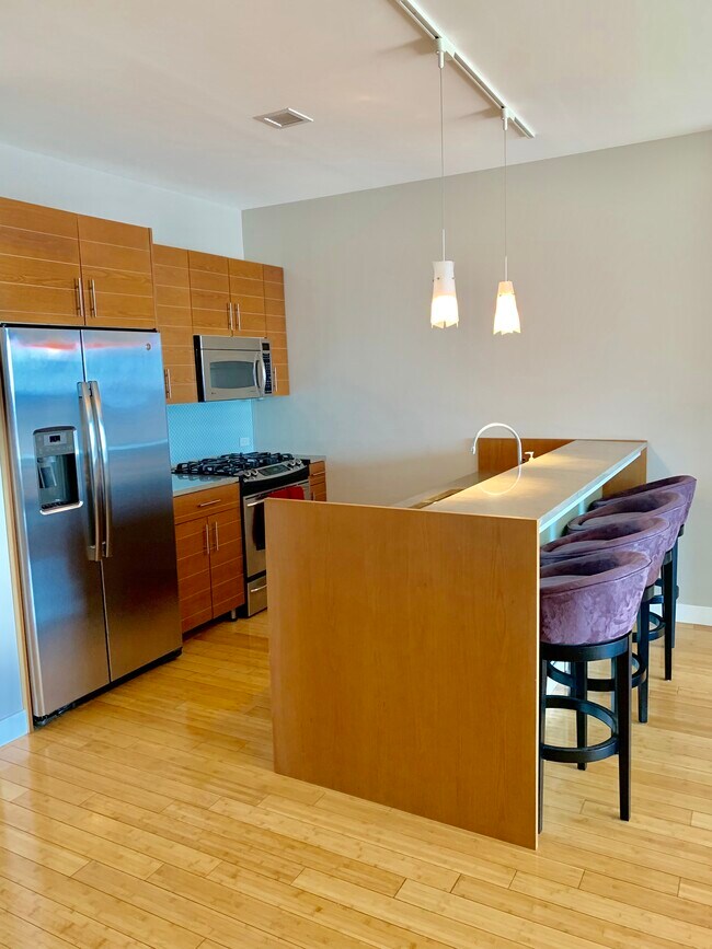 Kitchen Bar - 33 N Water St