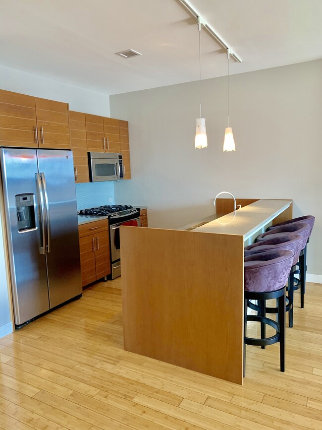 Kitchen Bar - 33 N Water St
