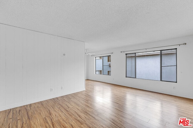 Foto del edificio - 1800 N Harvard Blvd