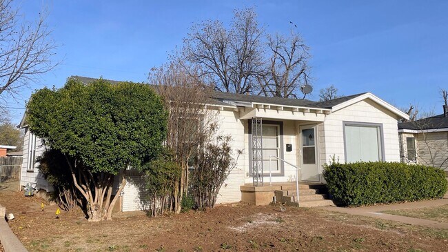 Foto del edificio - Freshly Renovated 3BR/2BA Gem in Snyder!