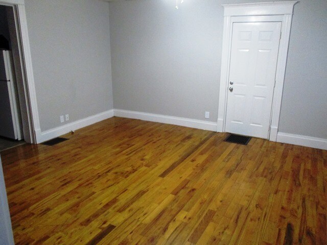 Foto del edificio - 913 W Grove St