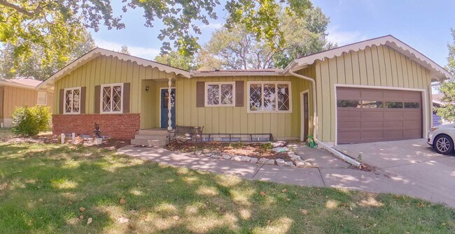 Building Photo - 2-Car Garage + Raised Deck + 2 Kitchens + Washer Dryer Included + Pet Friendly! Available August ...
