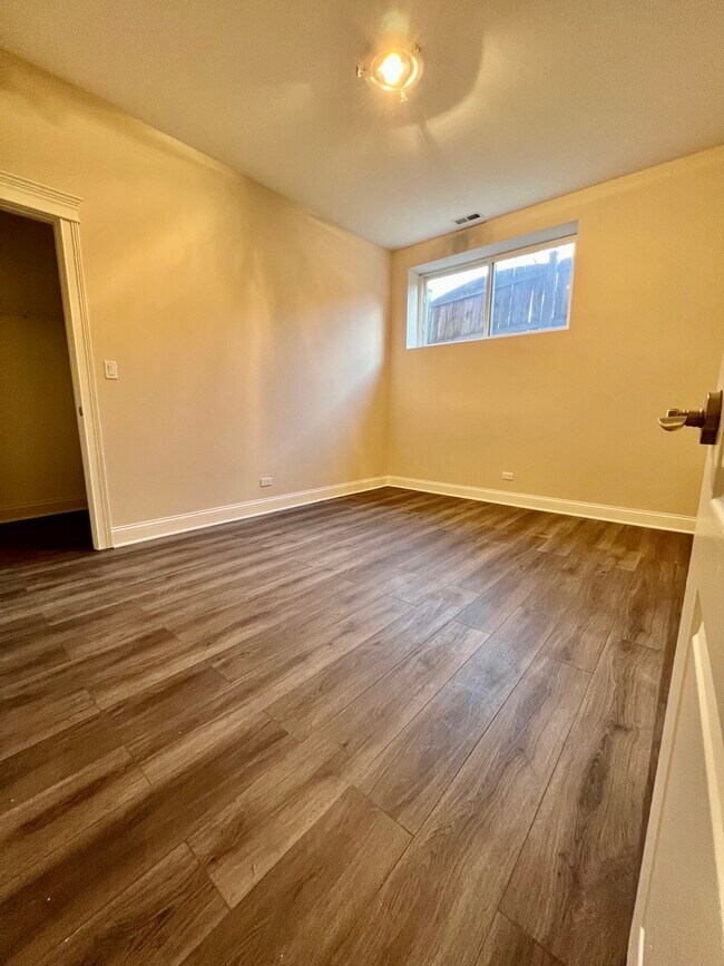 Foto del edificio - 4714 W Berteau Ave