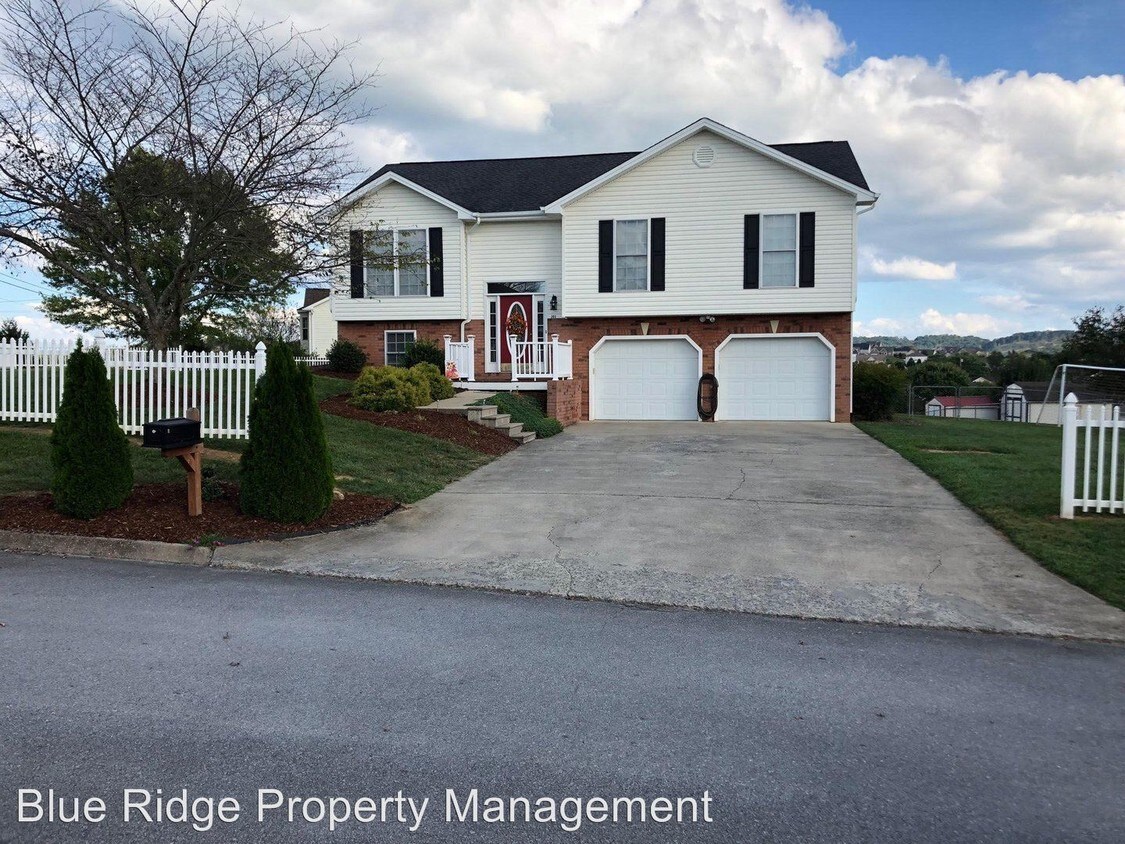 Primary Photo - 203 Meadow View Farms Dr
