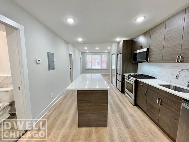 Foto del edificio - 2406 N Tripp Ave