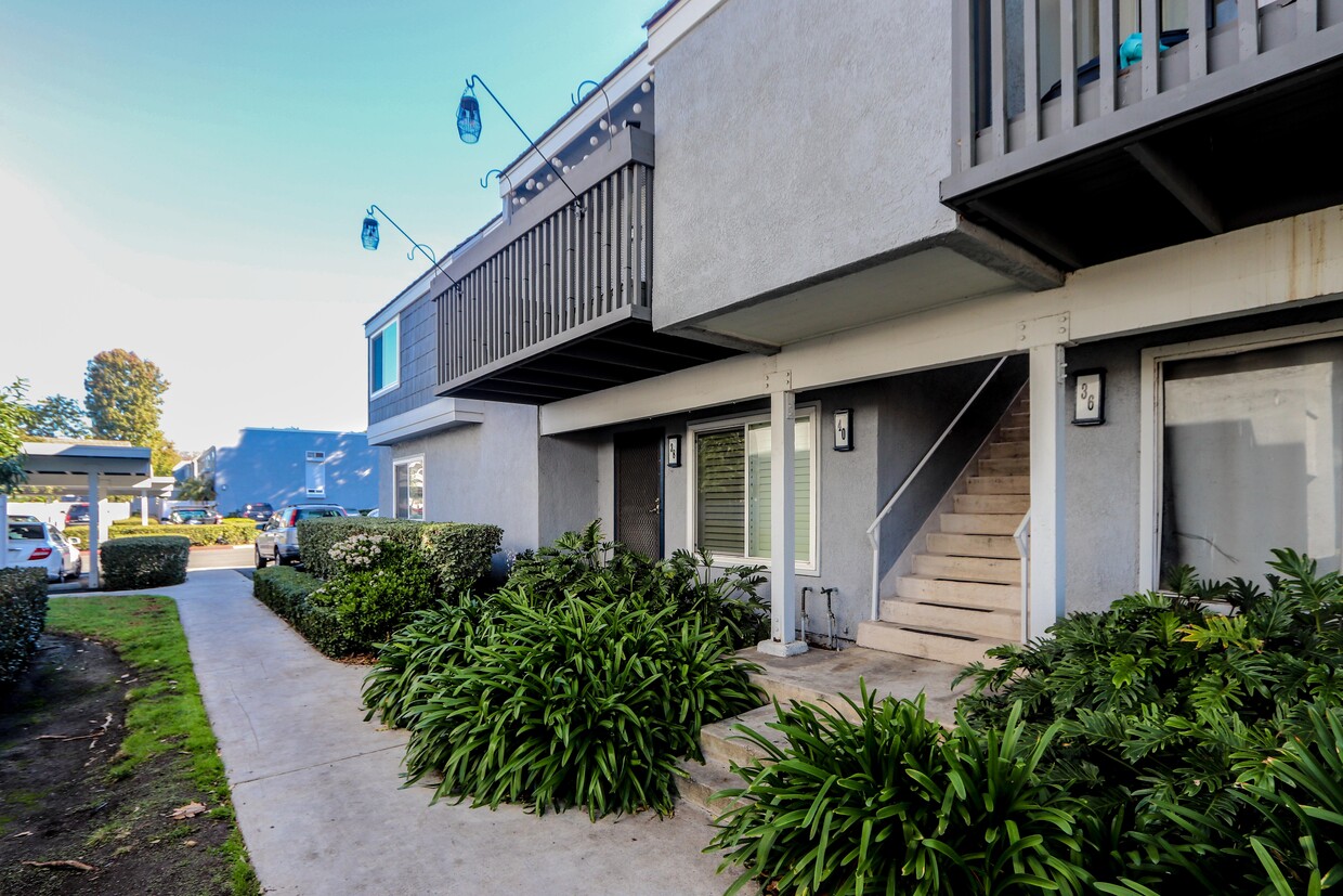 40 Fallbrook Unit 6, Irvine, CA 92604 Condo for Rent in Irvine, CA