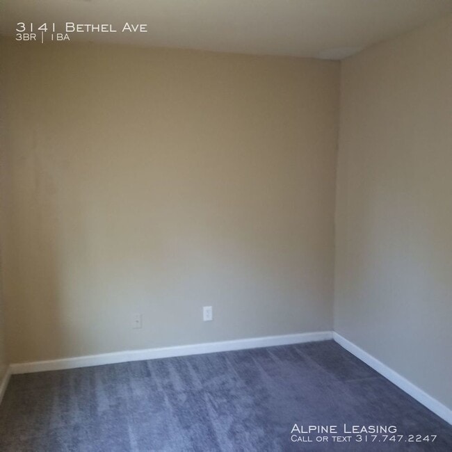 Building Photo - Near Southeast 3BR House!