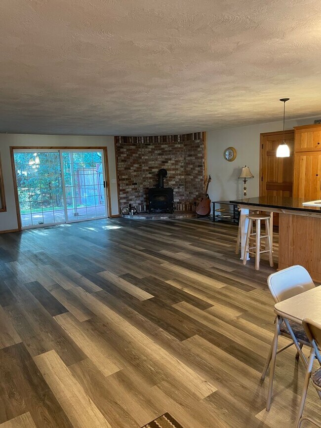 Foto del edificio - Beautifully updated 2 bedroom 2 bath house!