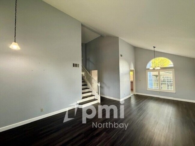 Foto del edificio - 743 Lafayette Rd