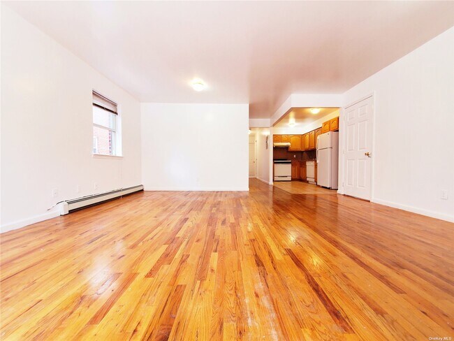 Foto del edificio - 166-13 65th Ave