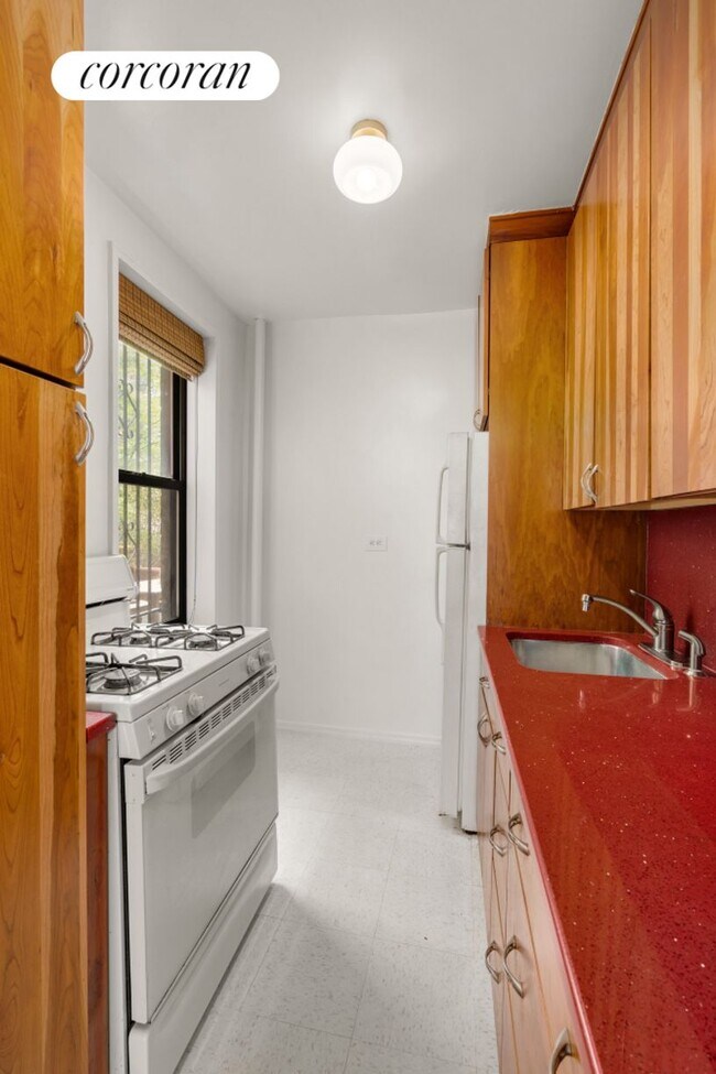 Foto del edificio - 211 E 18th St