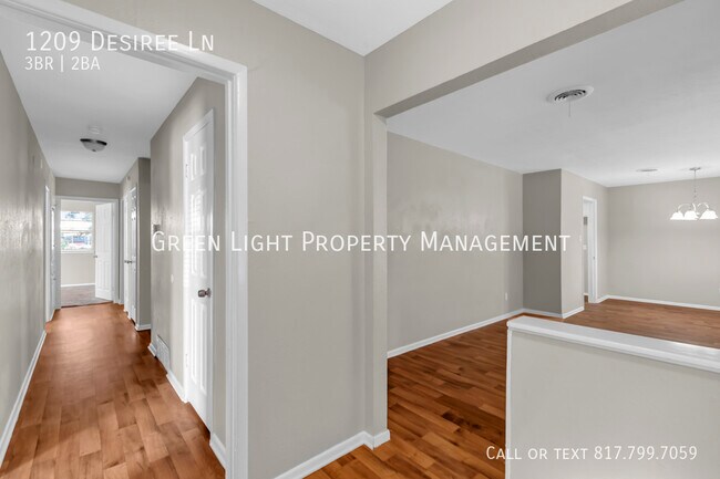 Foto del edificio - 1209 Desiree Ln