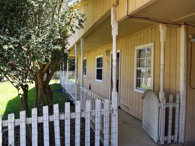 Building Photo - 14816 Indian Hill Trail