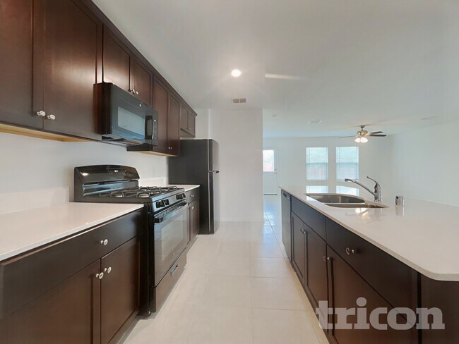 Foto del edificio - 700 Odlozil Ln