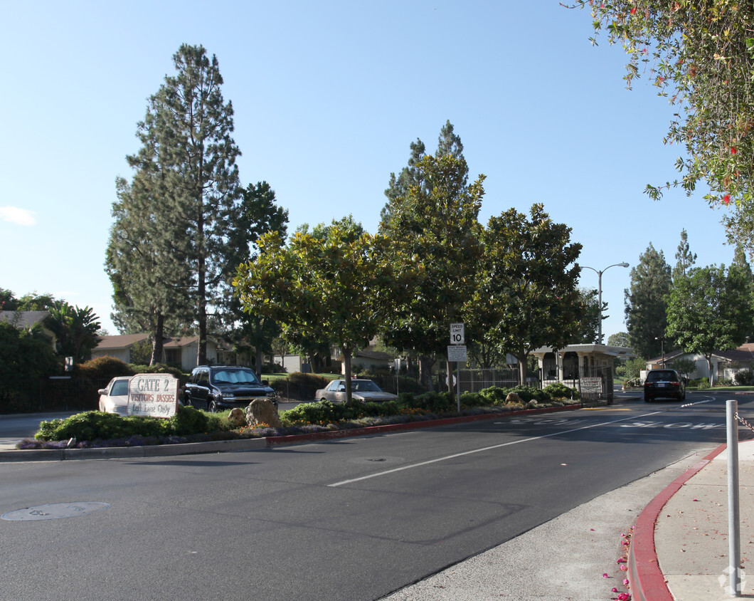 Foto del edificio - Third Laguna Hills Mutual