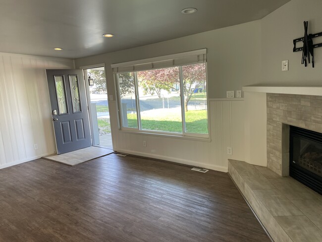 Building Photo - 7405 S 2200 E