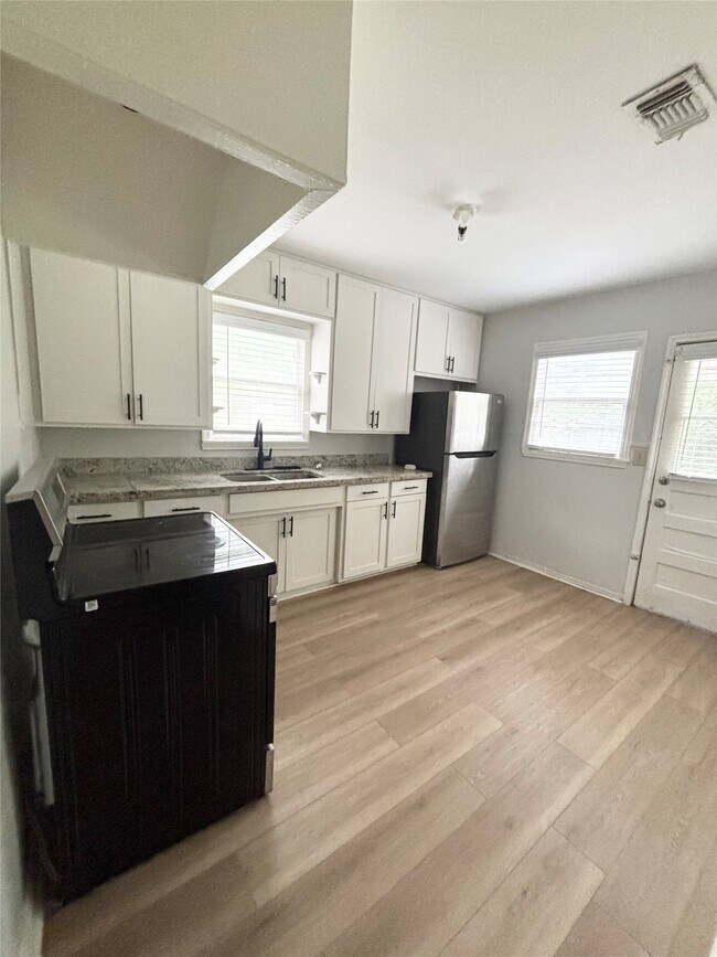 Foto del edificio - 1519 Leaman Ave