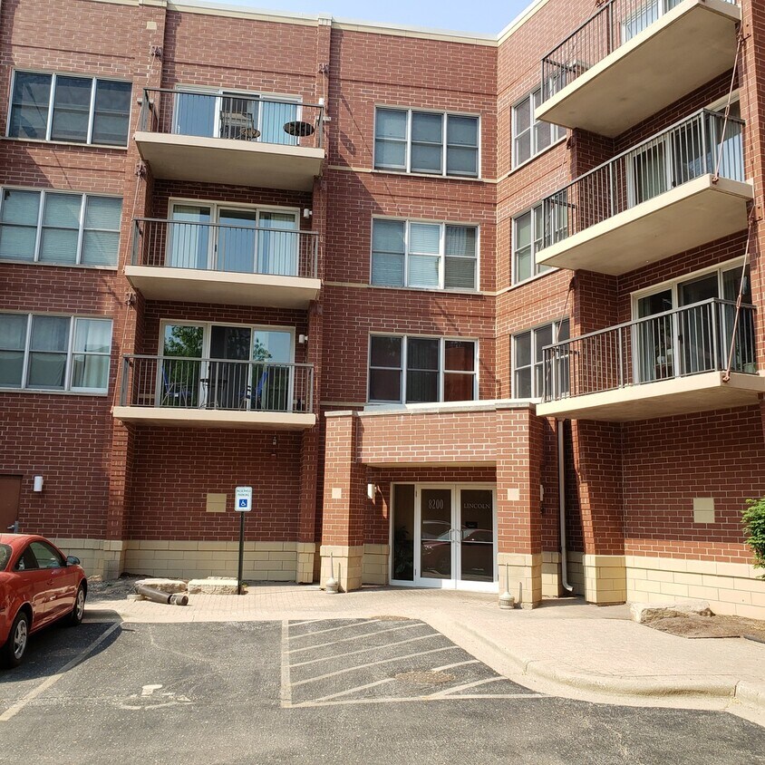 8200 Lincoln Ave Unit 212, Skokie, IL 60077 Condo for Rent in Skokie
