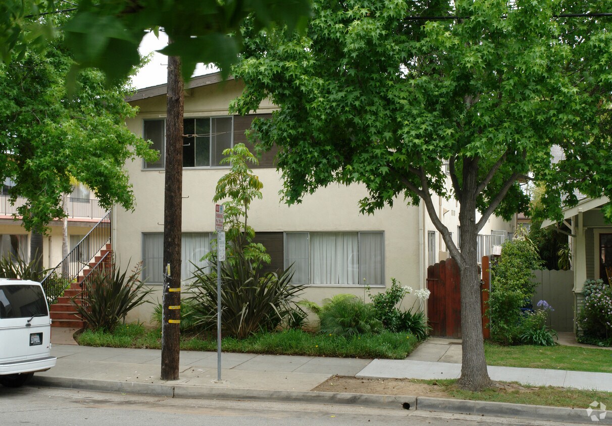 Building Photo - 221-223 W Victoria St