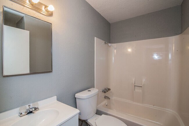 Foto del edificio - Cozy Remodeled House Near Downtown