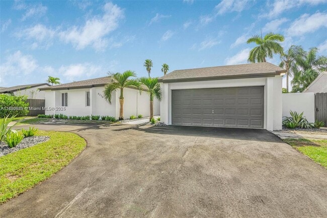 Foto del edificio - 6270 NW 199th St