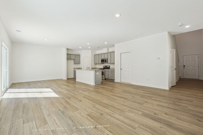 Building Photo - 633 Groover St
