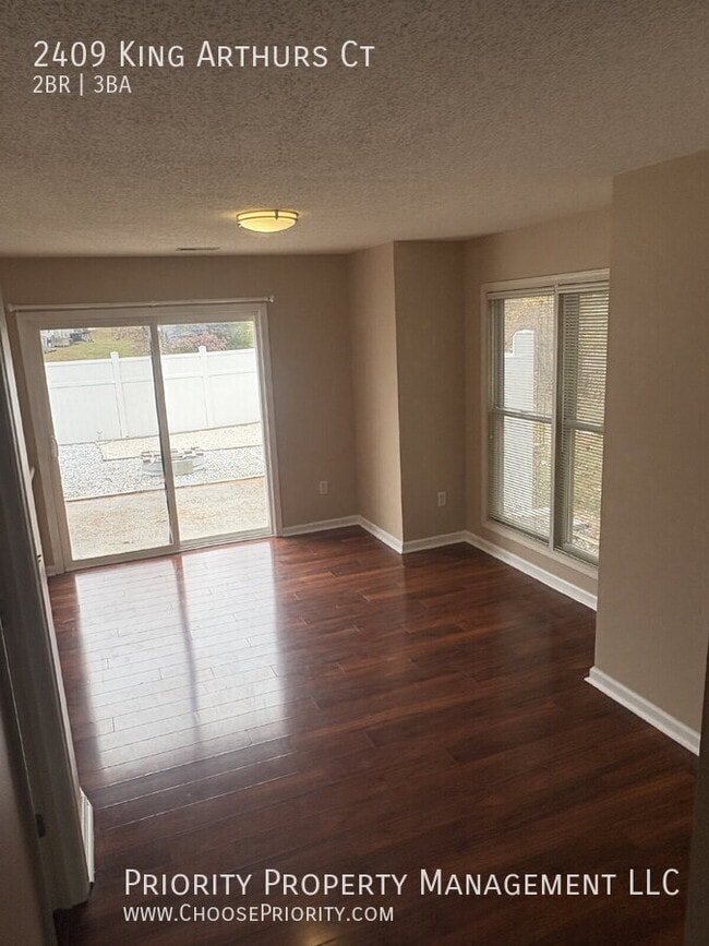 Foto del edificio - 2409 King Arthurs Ct