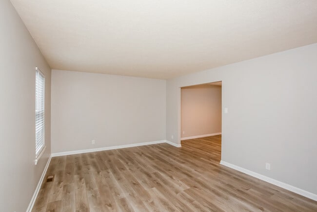 Building Photo - 8223 Maple Leaf Ct