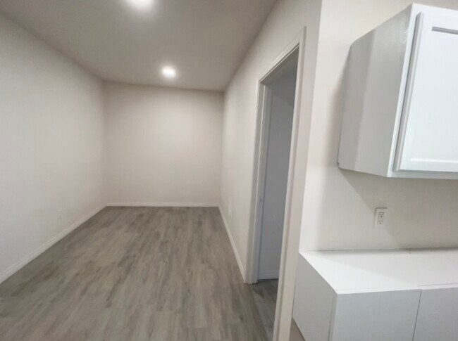 Building Photo - 2704 Muscupiabe Dr