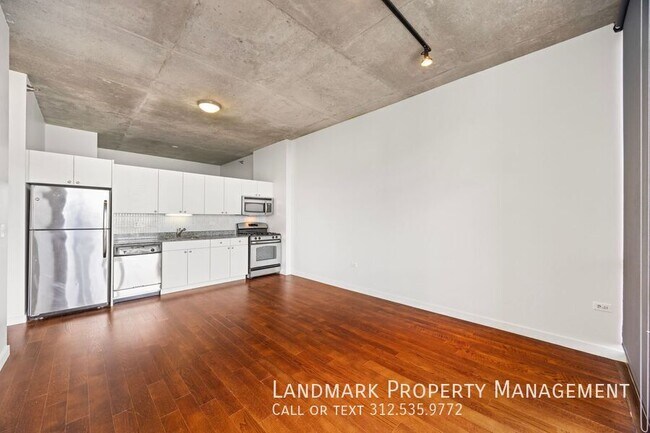 Foto del edificio - 235 W Van Buren St