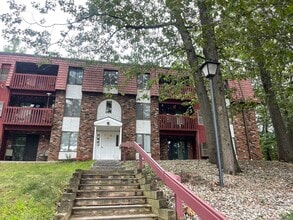 Building Photo - 25 Woodsedge Dr