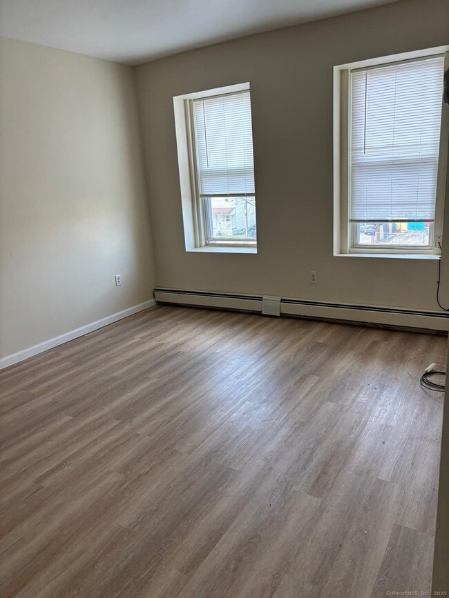 Foto del edificio - 1057 E Main St