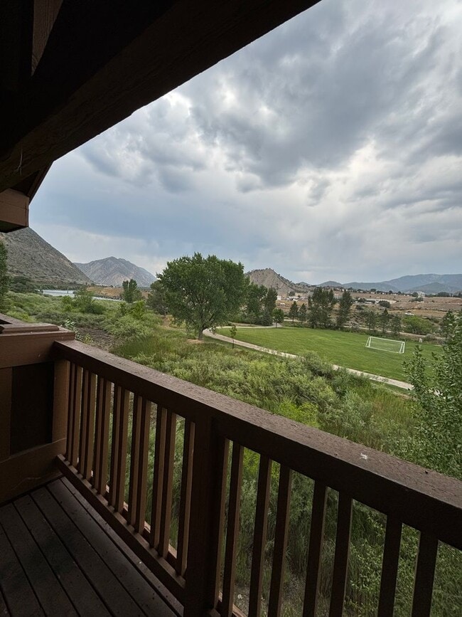 Building Photo - 433 River View Dr