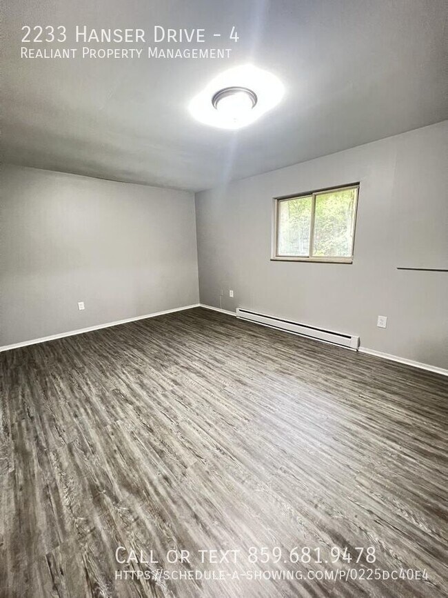 Foto del edificio - 2233 Hanser Dr