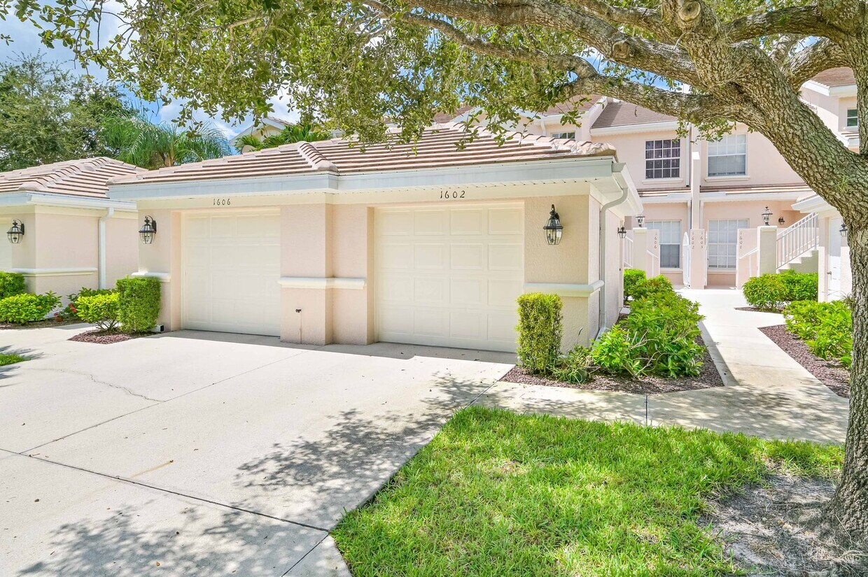 Primary Photo - ** Serene Lake Views - 2Bed/2Bath with 1 C...
